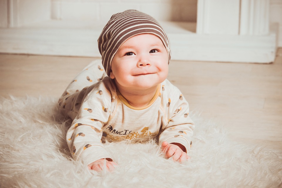 Trouver le jouet idéal pour aider le bébé dans ses premiers pas