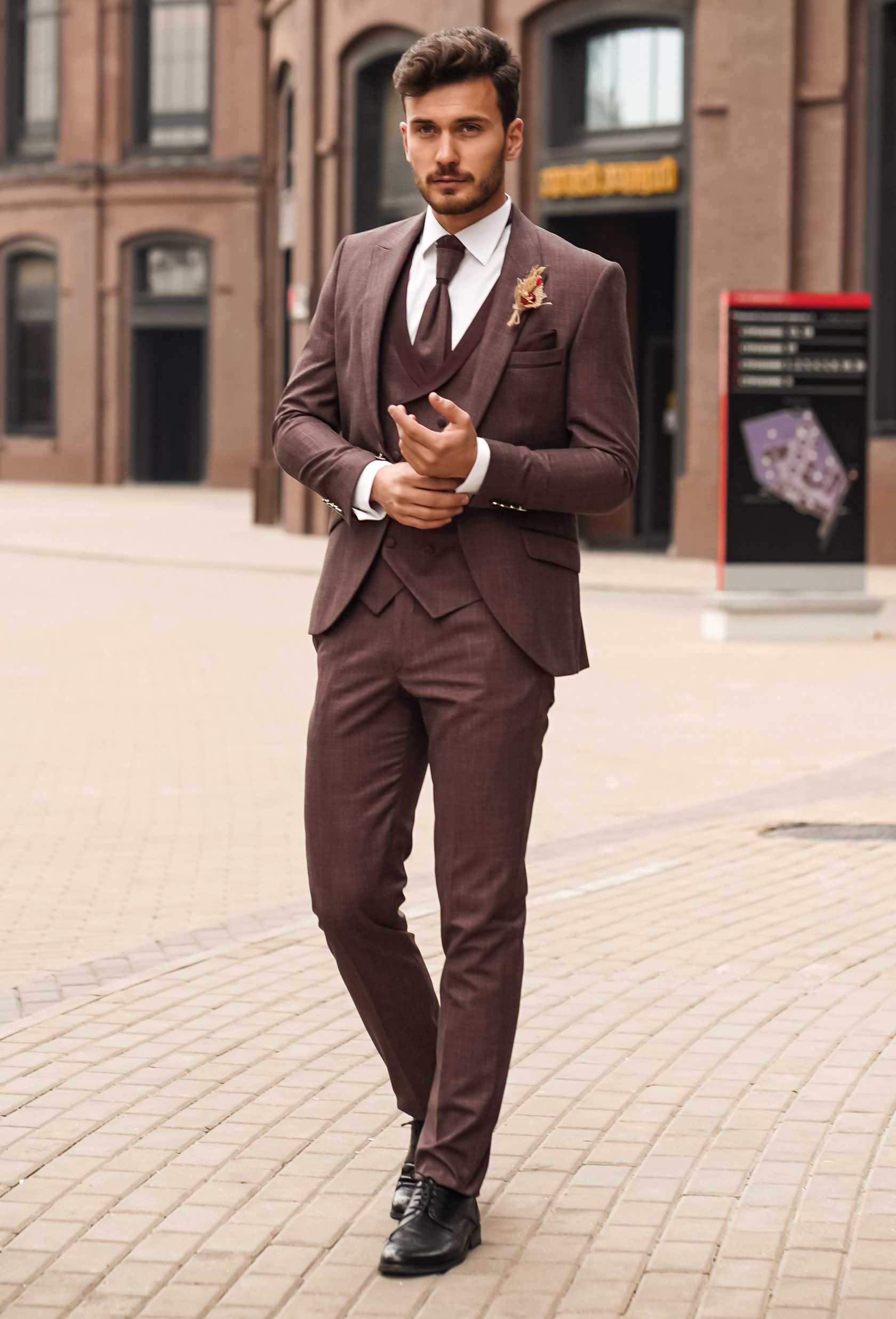 Costumes de mariage pour tous les hommes : comment choisir la tenue de marié parfaite pour le jour de votre mariage ?